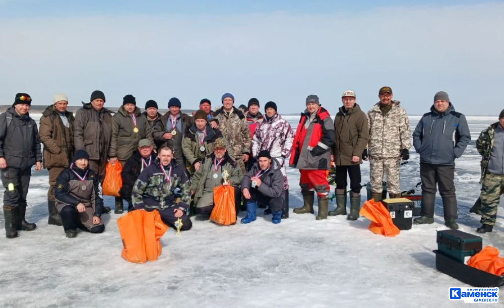 Синарские трубники с азартом провели подледную рыбалку