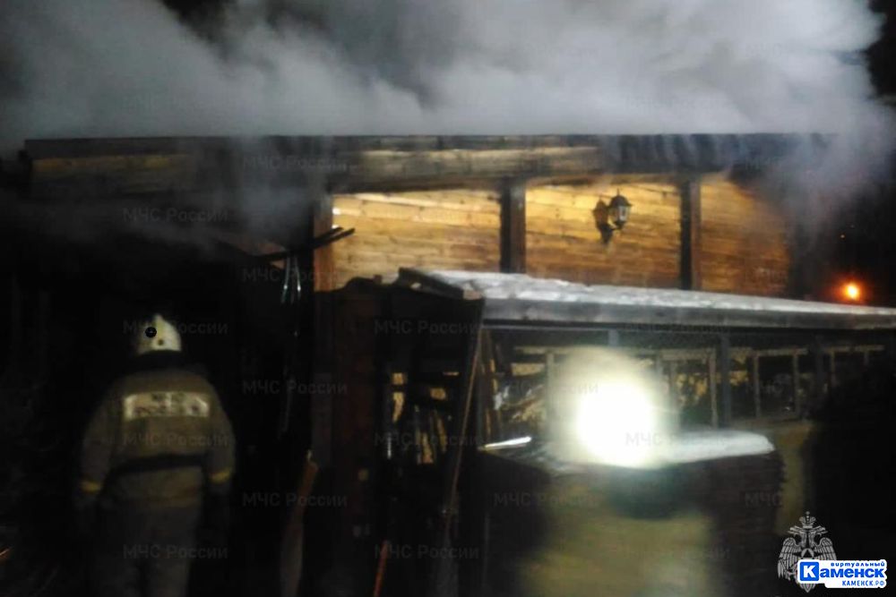 Сегодня утром в посёлке Новоисетское горел жилой дом