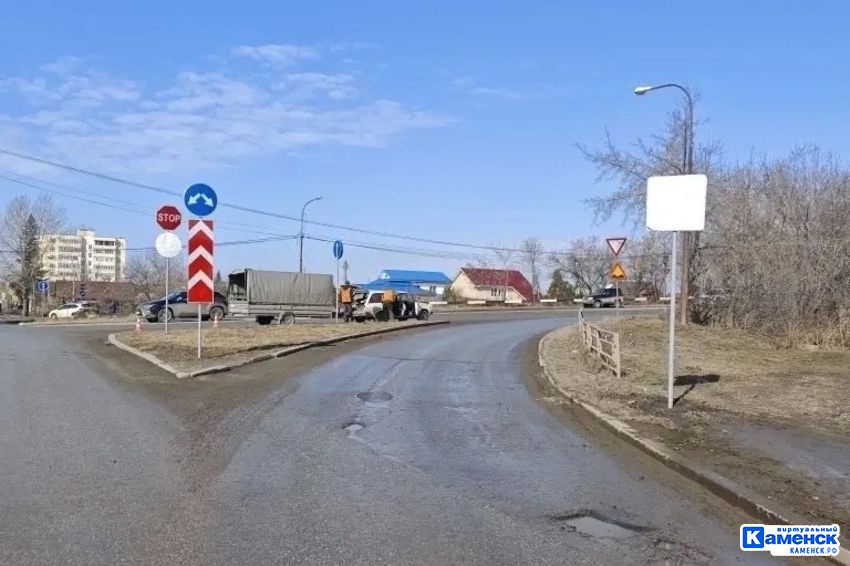 Завтра с утра перекрестке улиц Пушкина и Мичурина запретят проезд в прямом направлении и левый поворот при выезде с улицы Мичурина