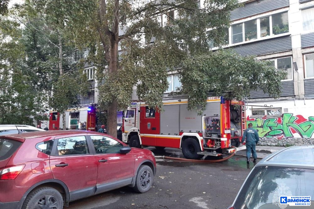 Человек пострадал на пожаре в Каменске-Уральском по улице Карла Маркса