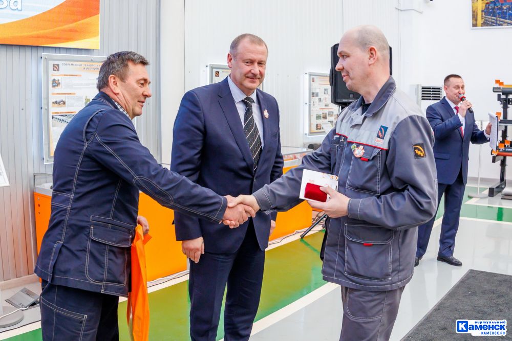 Синарские трубники награждены знаками отличия