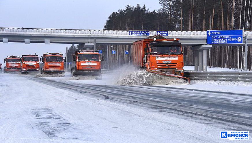 Региональные и федеральные дороги Свердловской области очищают от снега 450 единиц техники
