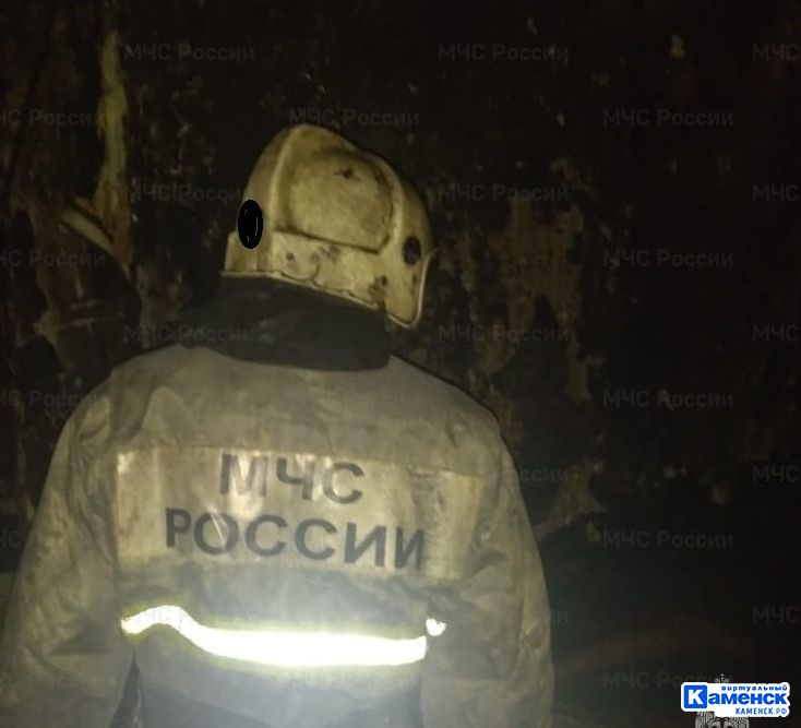 Сегодня ночью на территории завода в Каменске-Уральском сгорело оборудование в помещении цеха