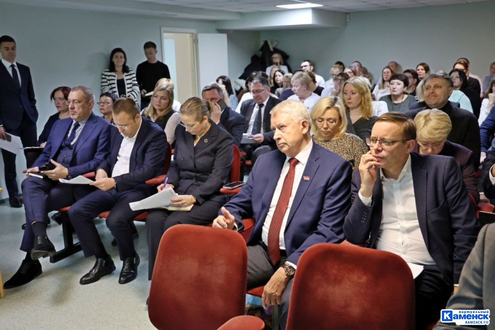 Руководители свердловского Минздрава выехали в Каменск-Уральский для подведения итогов работы больниц в 2025 году