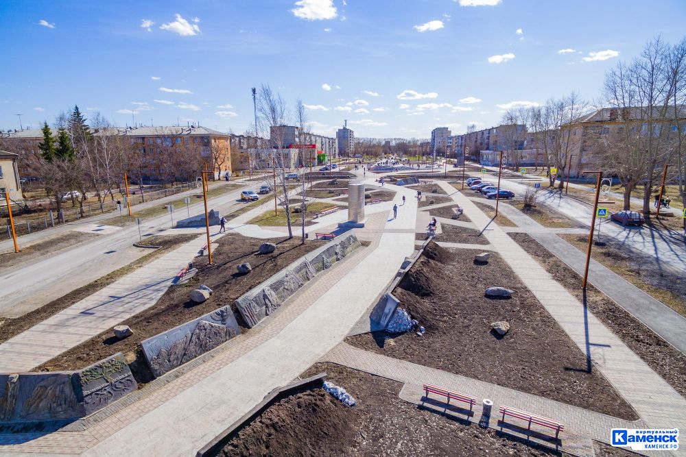 По факту издевательств подростков над мужчиной на бульваре Парижской коммуны начали расследование