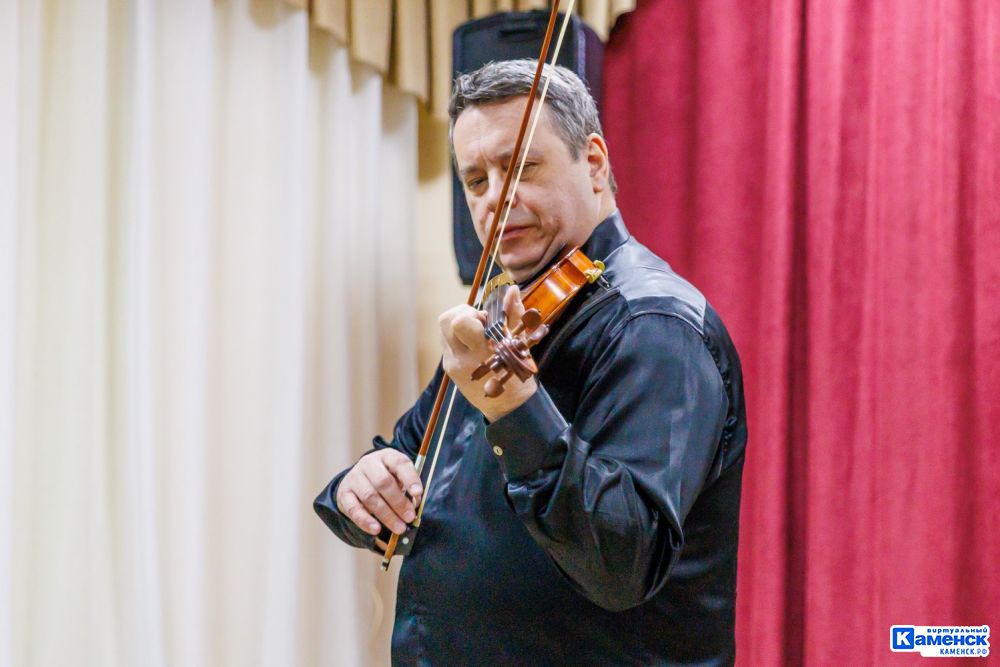 Большая музыка для маленьких каменцев