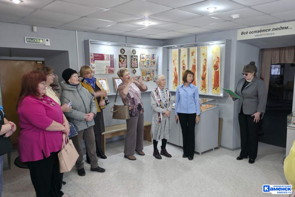 Уральская роспись объединила Каменск-Уральский и Нижнюю Синячиху