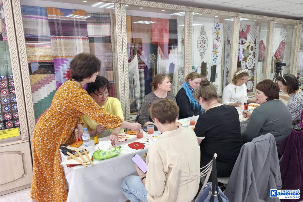 Уральская роспись объединила Каменск-Уральский и Нижнюю Синячиху