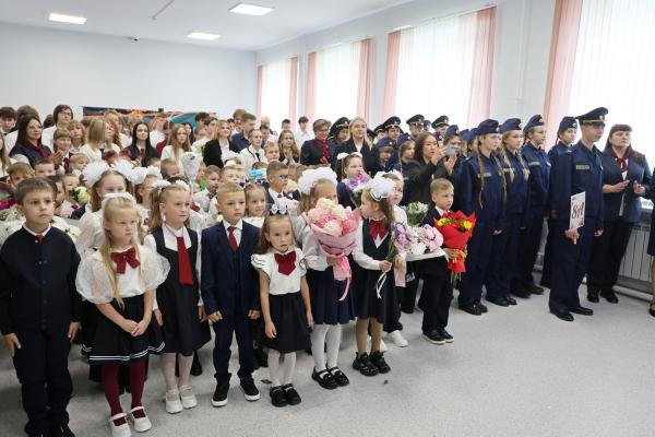 За парты в День знаний в Каменске-Уральском сели более 19 тысяч школьников