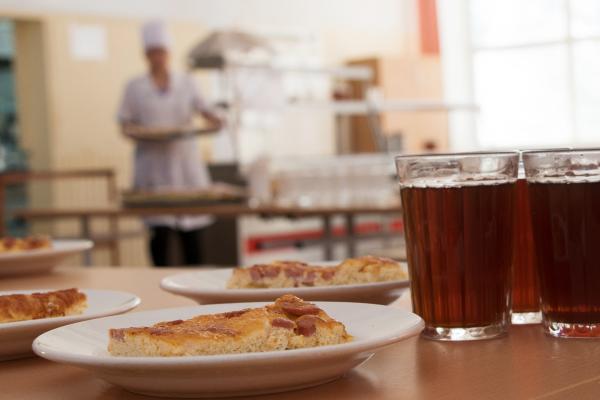 «Горячая линия» не выявила серьезных проблем со школьным питанием в Каменске-Уральском