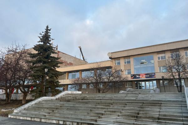 Из-за ремонта кровли большого зала СКЦ часть мероприятий перенесены в другие учреждения культуры