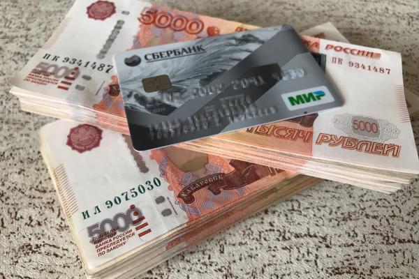 В Каменске-Уральском работница соцучреждения, набрав кредитов, отдала мошенникам более миллиона рублей