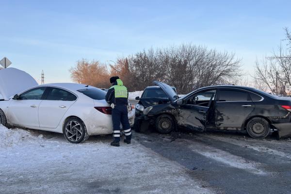 Три машины столкнулись вчера в Каменске-Уральском