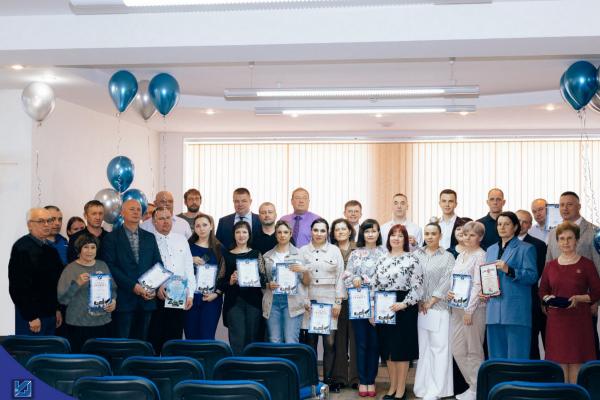 Коллектив завода «Уралэлектромаш» ярко отметил юбилей. Почет и благодарность работникам за труд