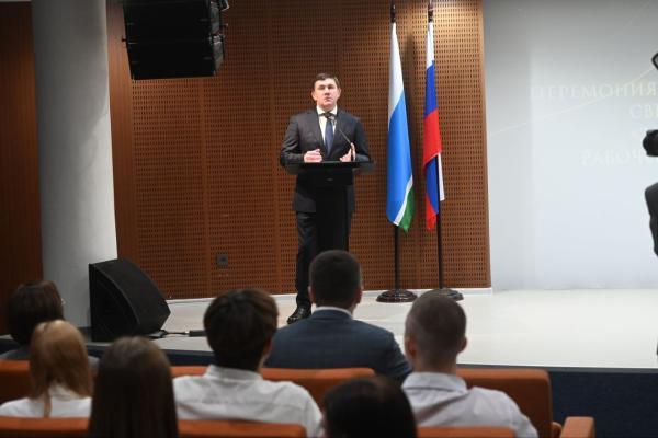 Лучшие студенты Каменска-Уральского и других городов области получили Губернаторские стипендии