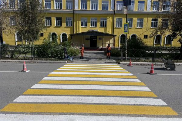 В Каменске-Уральском обновляют дорожную инфраструктуру возле образовательных учреждений в преддверии учебного года