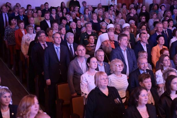 Сотрудницу управления соцполитики по Каменску-Уральскому наградили почетной грамотой губернатора Свердловской области