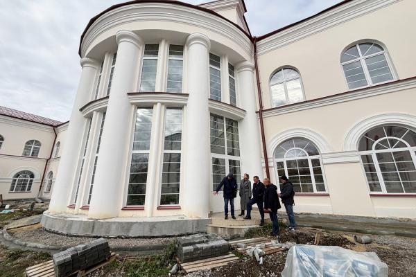 В Каменске-Уральском продолжается реконструкция объекта культурного наследия Детского культурного центра