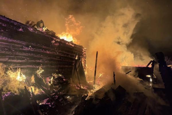 Сегодня ночью в селе Травянское горел жилой дом