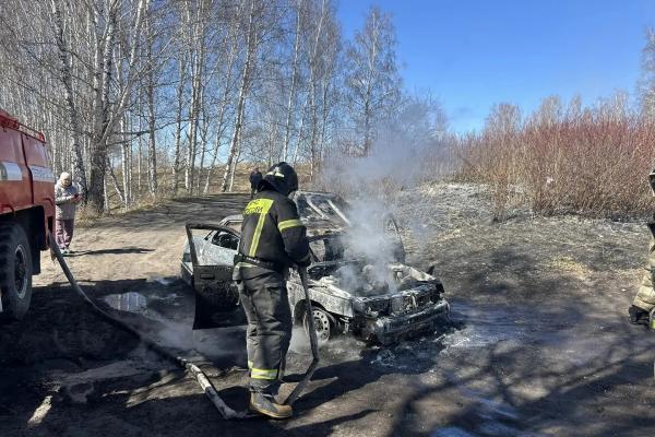 Вчера днем в селе Колчедан сгорел автомобиль