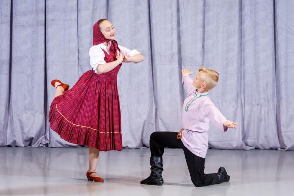 Ярко и торжественно прошло празднование юбилея ансамбля «Юность», приуроченного к 55-летию творческой деятельности