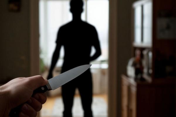 В доме по улице Лермонтова женщина ударила сожителя ножом в живот во время любовной ссоры