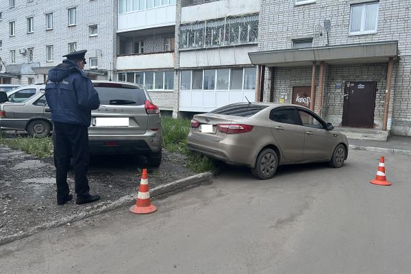 Стало плохо за рулем. В Каменске-Уральском мужчина въехал в автомобиль, после чего умер
