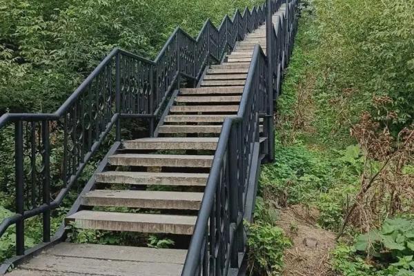 Временно закрыт на ремонт лестничный спуск в Старый Каменск