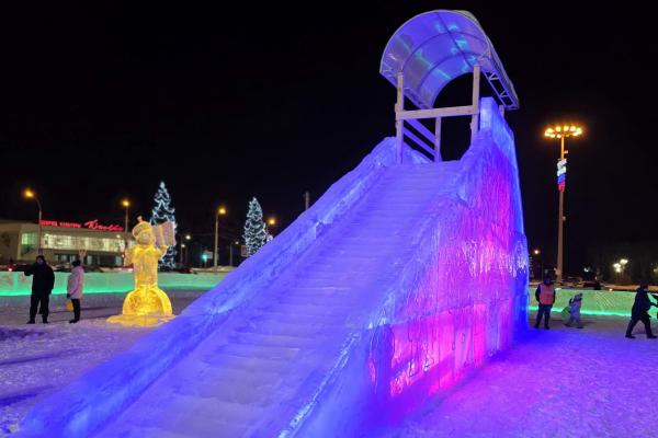 Прокуратура Каменска-Уральского организовала проверку о неудовлетворительном состоянии горок на центральной площади города