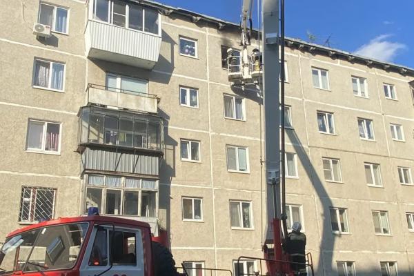 Пожар в Каменске‑Уральском: жильцы успели эвакуироваться до прибытия спасателей