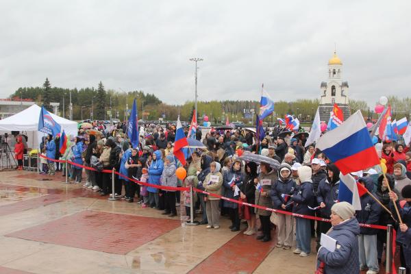 Каменск-Уральский отметил праздник Весны и Труда