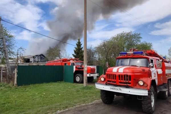 Частный дом на станции УАЗ в Каменске‑Уральском серьёзно пострадал от пожара