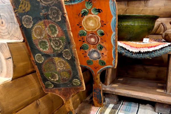 Завтра в Каменске-Уральском открывается выставка Нижнесинячихинского музея-заповедника «Спасенная красота. Народная роспись по дереву»