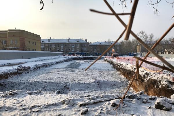 В Каменске-Уральском жители четырех домов подали в суд на застройщика, который возводит восьмиэтажный дом в их дворе