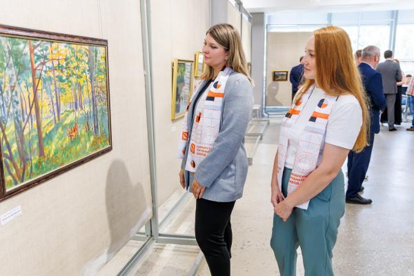 СинТЗ поддержал открытие выставки художника Ивана Слюсарева в Каменске-Уральском