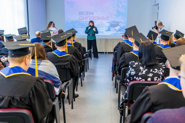 На СинТЗ дипломированных специалистов стало больше