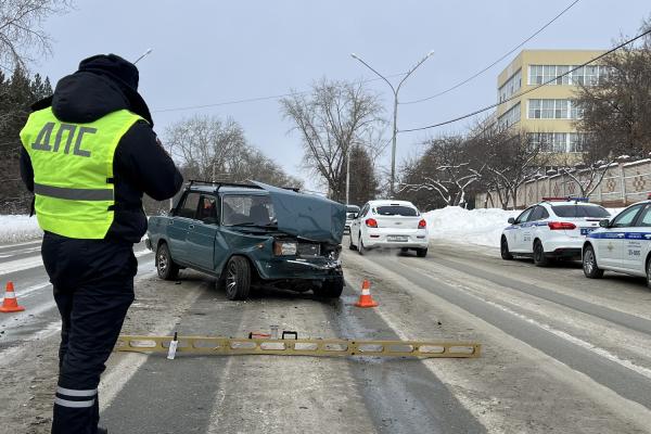 Установлены обстоятельства ДТП в Каменске-Уральском в результате которого пострадали два человека