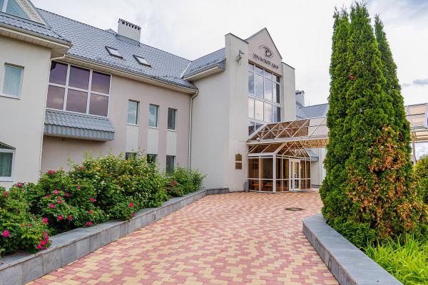 Синарских трубников приглашает отдохнуть «Уральский двор»
