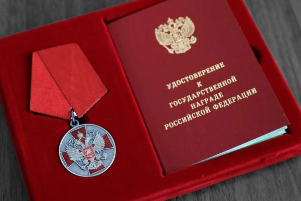 Член при совете директоров КУМЗа Владимир Скорняков удостоен награды от главы государства