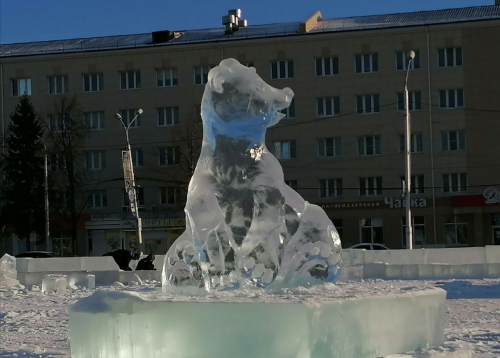 Лед оживает в руках скульпторов