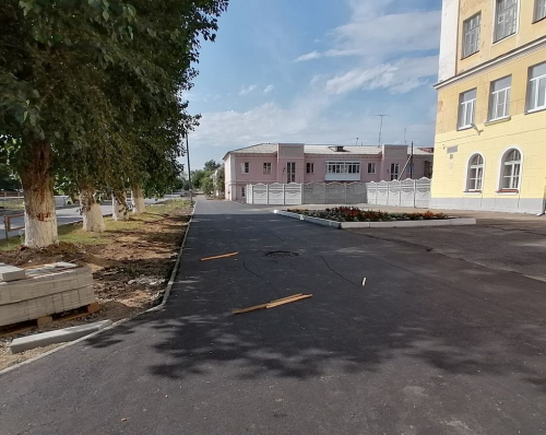 У школы №20 по улице Исетской обновили асфальтовое покрытие